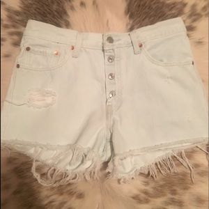 Levi women’s distressed denim shorts size 28